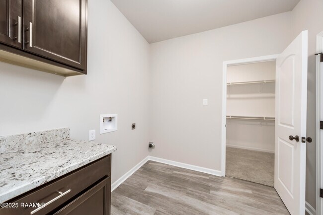 Building Photo - 223 Stanwell Ave