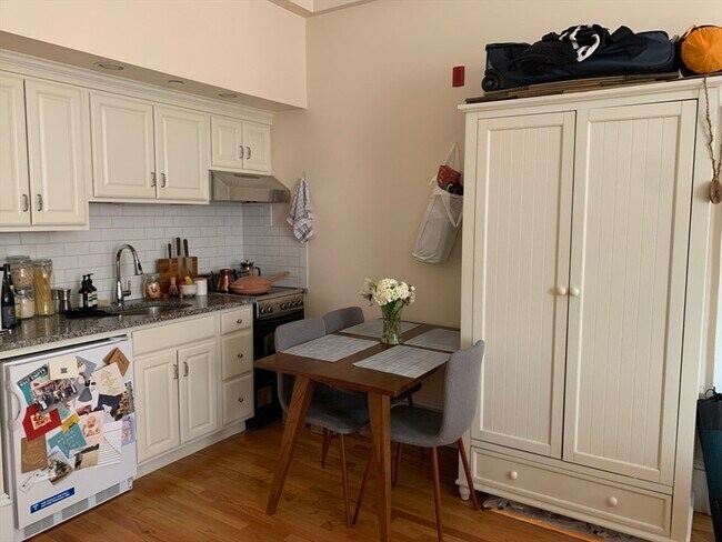 Building Photo - 105 Pinckney St