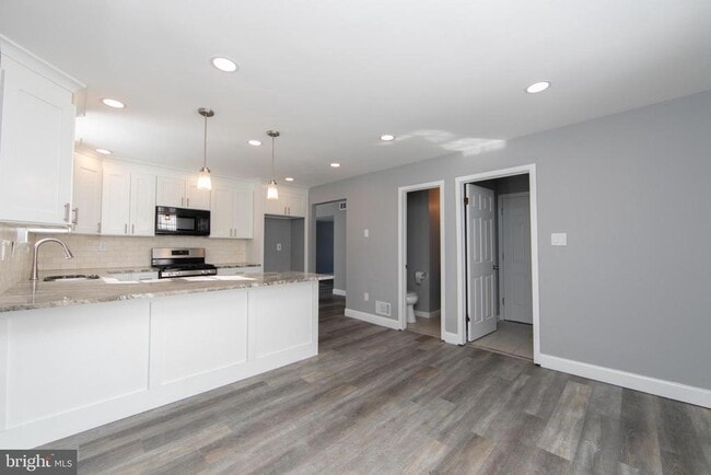 Building Photo - 131 Crossing Way