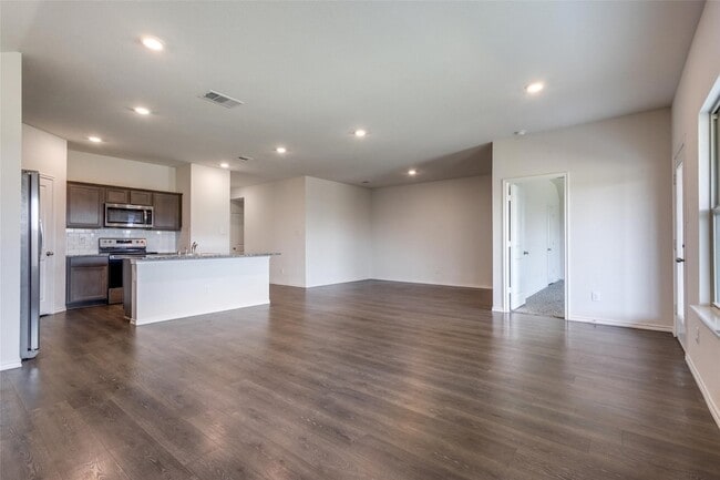Building Photo - 808 Saddle Horn Way