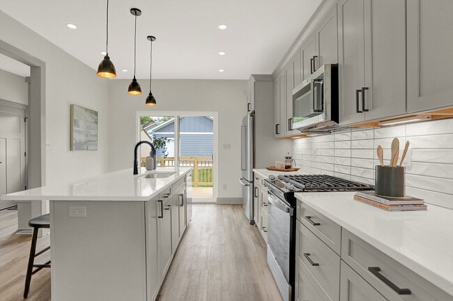 Building Photo - Brand New 4 bedroom 4 bath  Build near Eli...