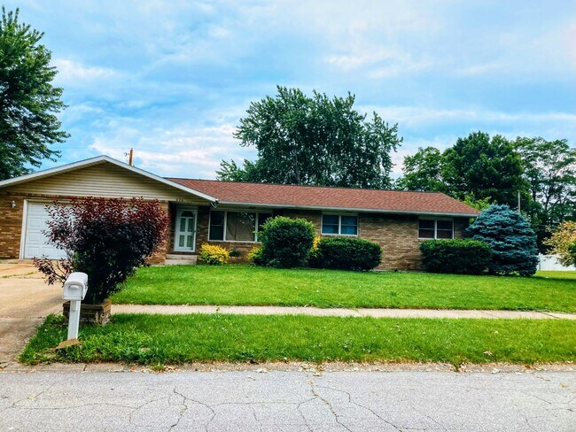 Primary Photo - 320 Crestwood Dr