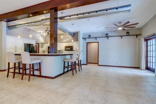 Building Photo - 215 Garden Cir