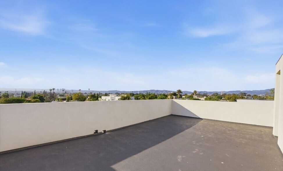 Building Photo - 2835 S Redondo Blvd