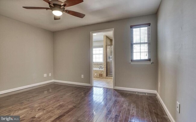 Building Photo - Amazingly renovated 3bd 2.5bth rarely avai...