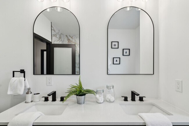 Building Photo - Brand New Townhome in Brewerytown