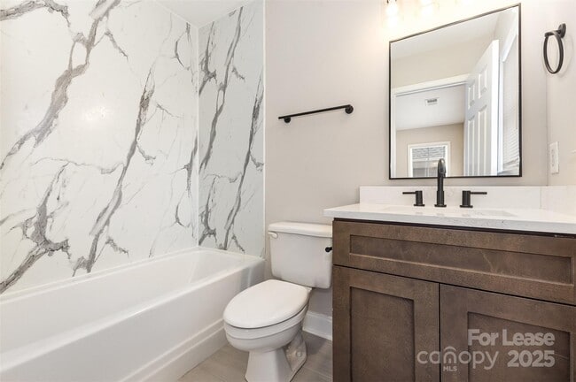 Building Photo - 817 W 4th St