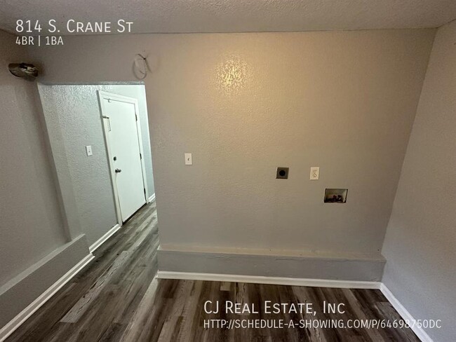 Building Photo - 814 S Crane St