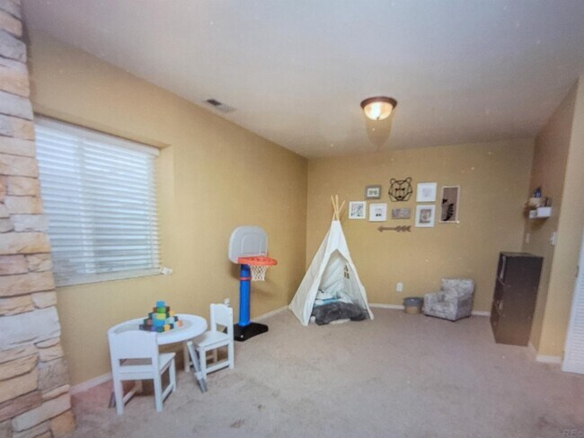 Building Photo - 15572 Dawson Creek Dr