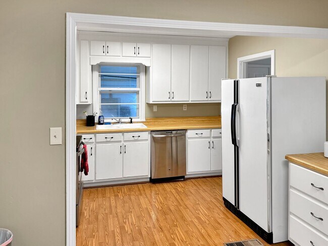 Building Photo - 19 Cedar Knoll