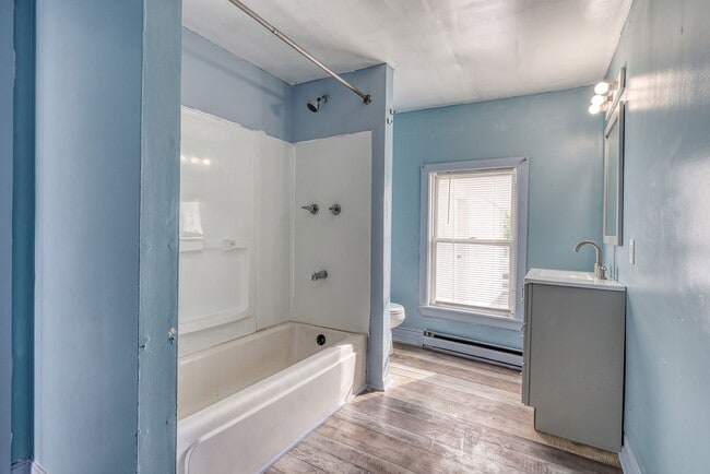 Building Photo - Newly Renovated 3 bedroom, 1 bedroom townhouse