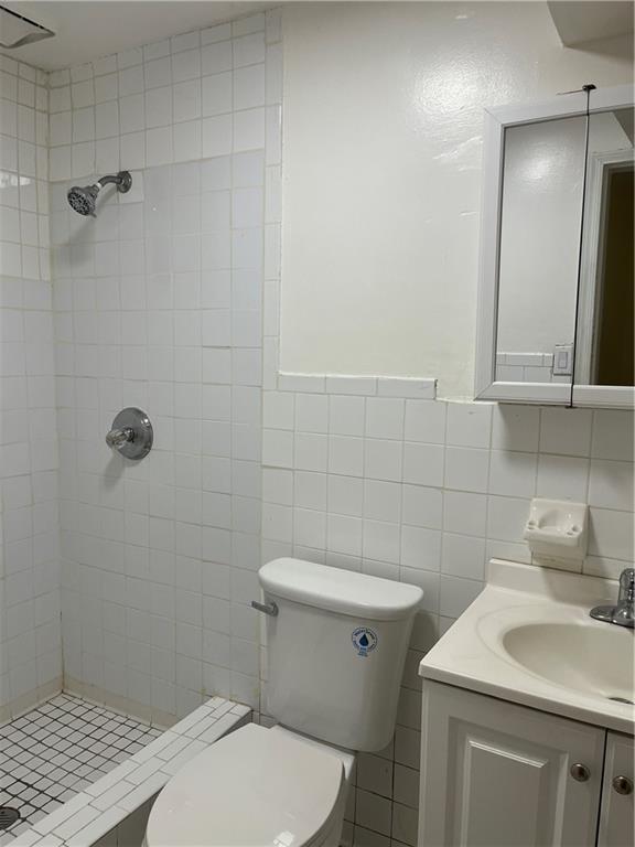Building Photo - 182 E 51st St