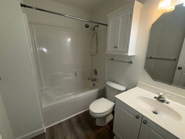 Building Photo - 2145 Pavilion Ct