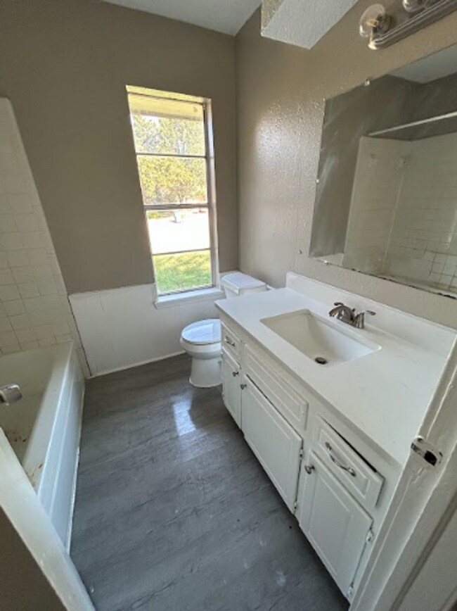 Building Photo - Charming 5 Bedroom Rent to Own Home!!