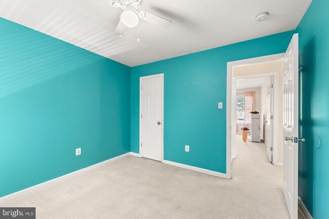 Building Photo - 9201 Golf Ct