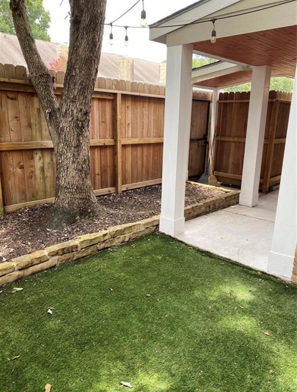 Building Photo - 10301 Briar Forest Dr