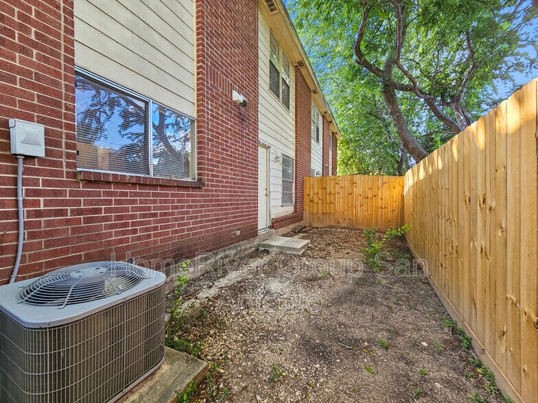 Building Photo - 529 Dukeway