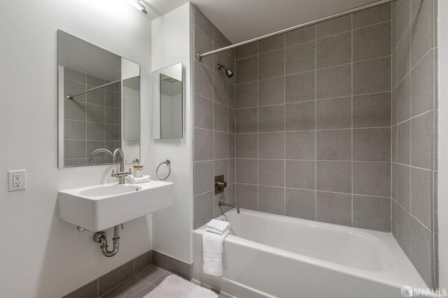 Building Photo - 501 Beale St