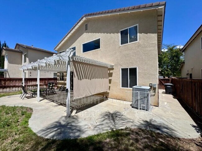 Building Photo - 30997 Oakhill Dr