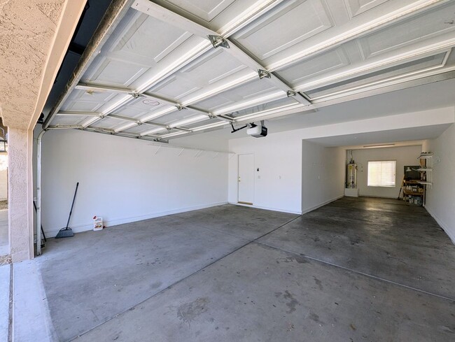 Building Photo - 17453 W Navajo St