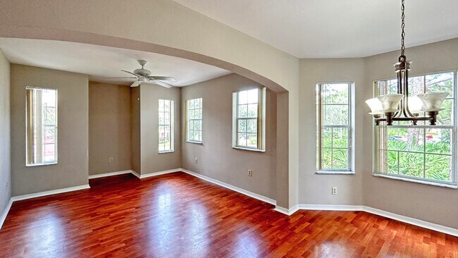 Building Photo - 116 SW Peacock Blvd