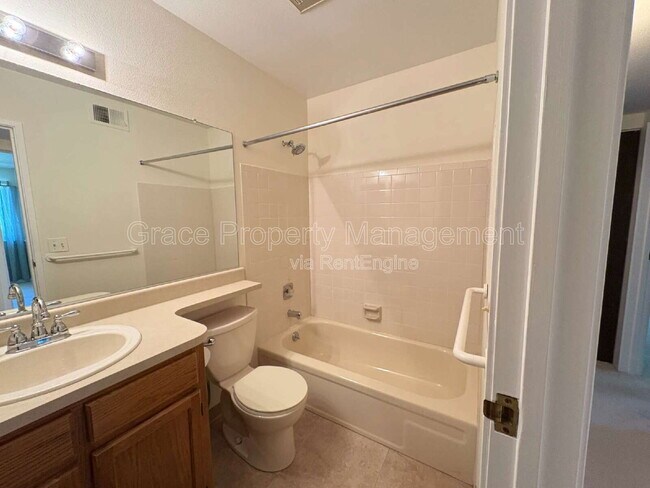 Building Photo - 8335 E Fairmount Dr