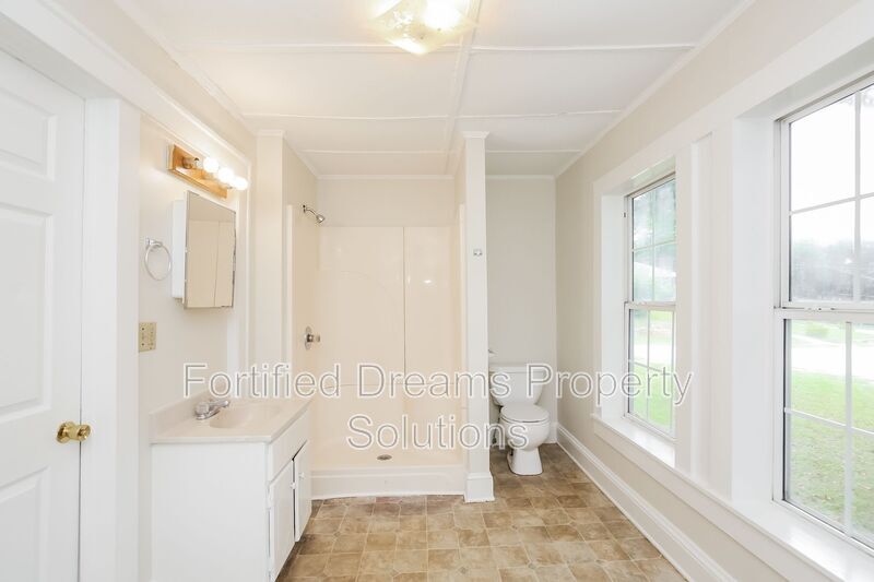 Building Photo - 2218 Greenway Ave NW