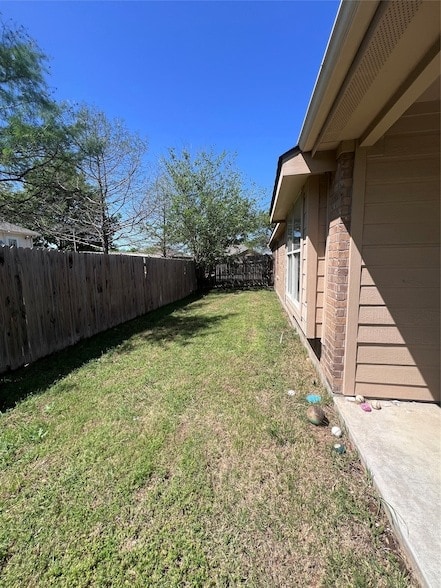 Building Photo - 13728 Village Vista Dr