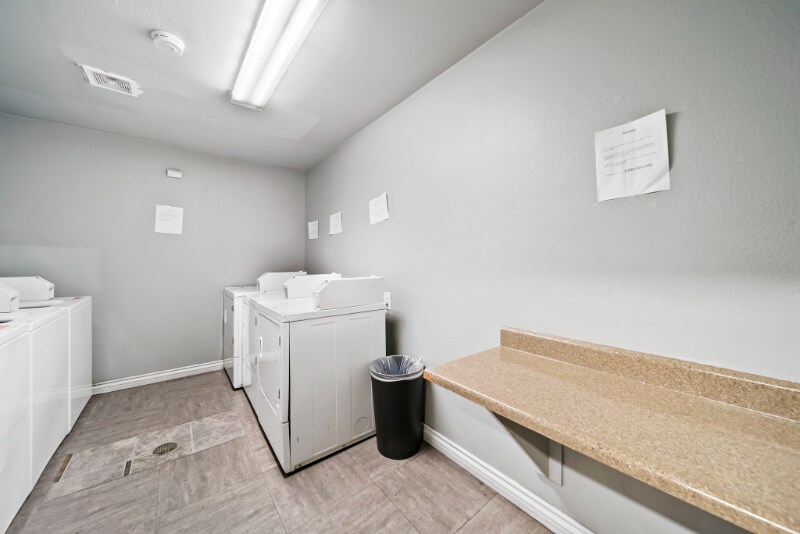 Building Photo - 511 S Park View St