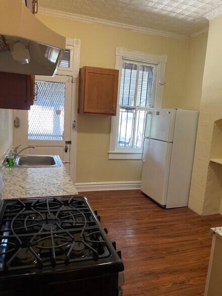 Kitchen - 2309 Avalon Ave