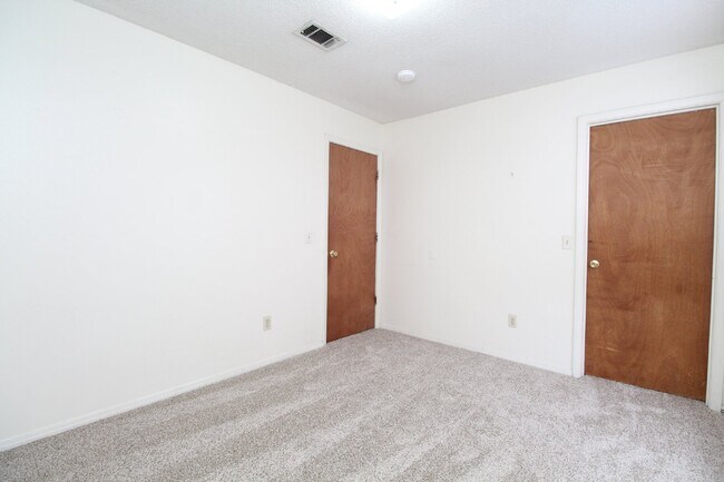 Building Photo - Southwest Pensacola 3BR, 2BA Patio Home Near NAS Pensacola & Blue Angel Pkwy with Fenced Backyard...