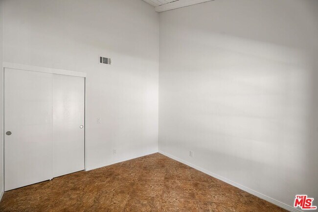 Building Photo - 2952 Bottlebrush Dr