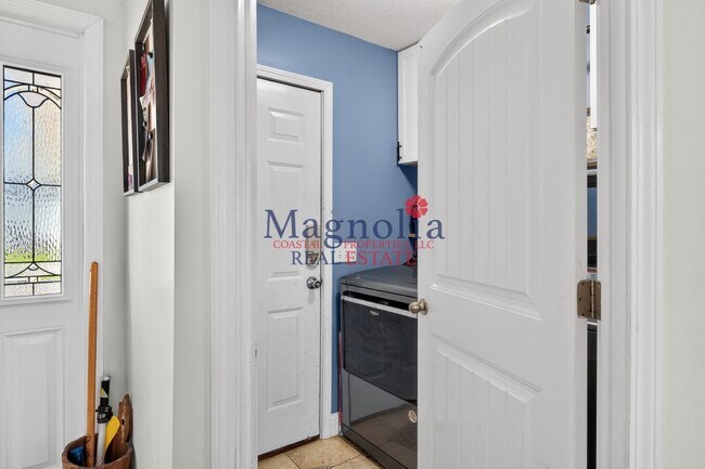 Building Photo - 3 bedrooms, 2 bathrooms in Richmond HIll's White Oak Subdivision! Close to I95, Savannah, Pooler ...