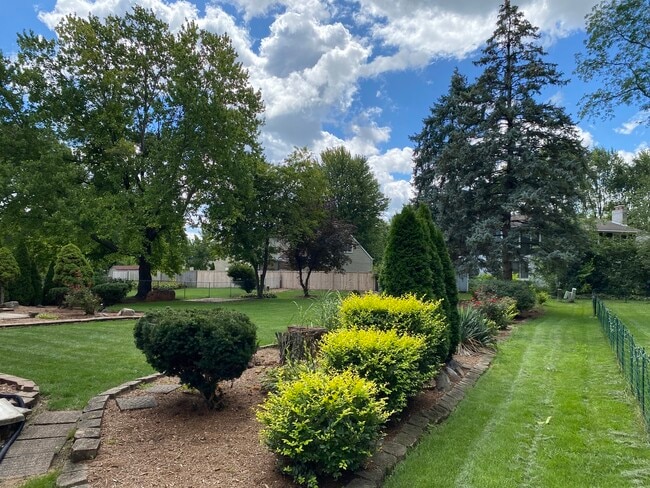 Building Photo - 1346 Leverenz Rd