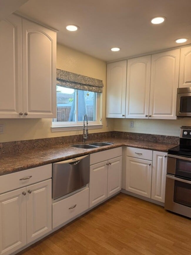 Building Photo - Sonoma Racquet Club Circle ~ Gorgeous 2 Bedroom 1.5 Bath in Rohnert Park