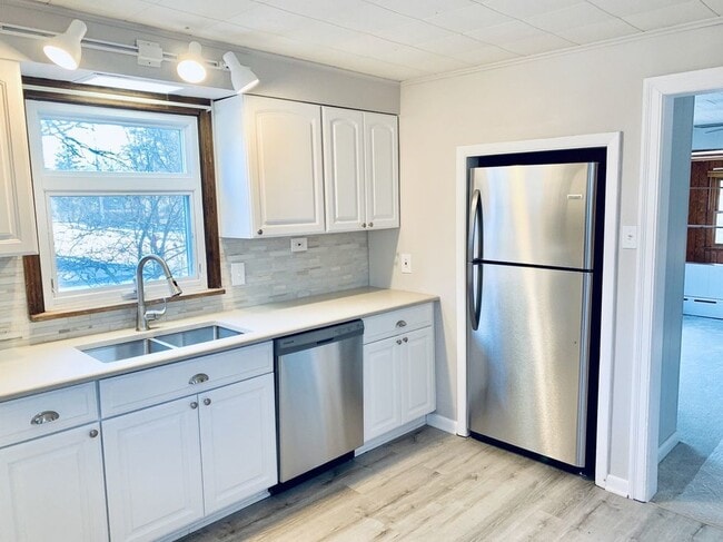 Building Photo - 100 Ash St