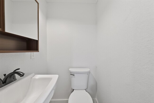 Building Photo - 2202 Hutchins St