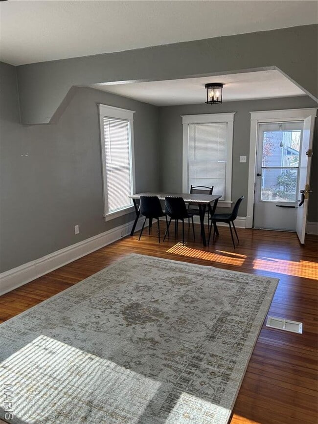 Building Photo - 2530 Oakland Ave