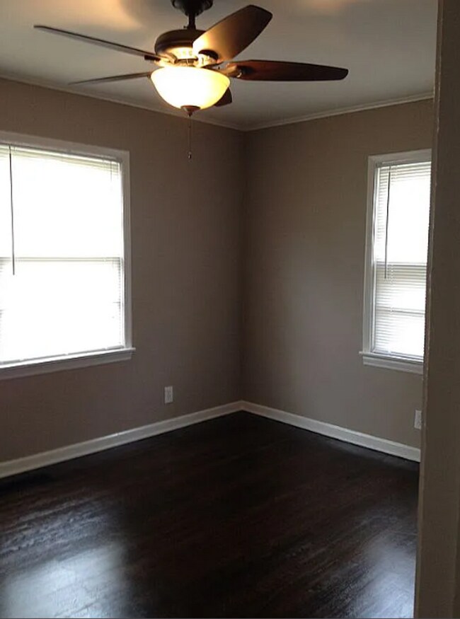 Building Photo - 4 Bed | 2 Bath in Midtown!