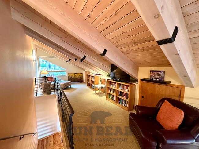 Building Photo - Panormic Lake Vew & Luxury Living in Tyrol...