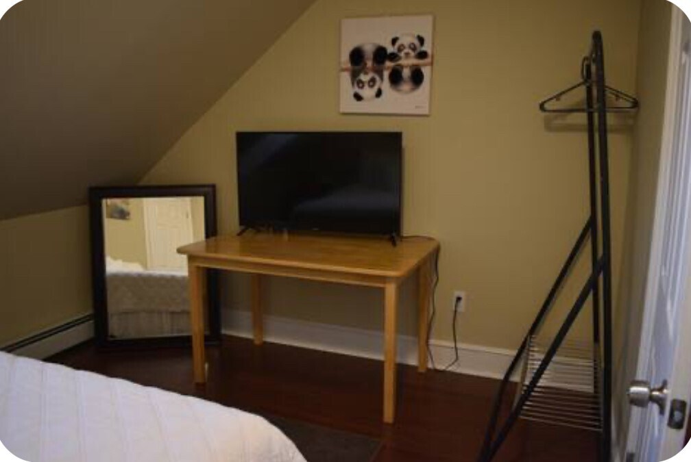 Building Photo - 86 Home Ave