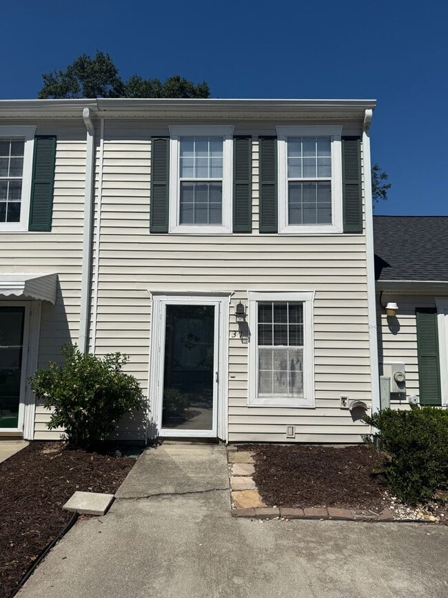 Building Photo - Updated 2BED/1BATH Townhome with bonus fle...