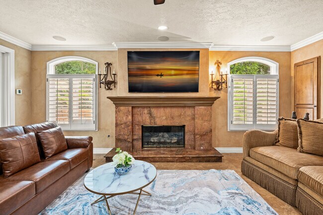 Building Photo - Elegant 5BR Furnished Estate with Pool & G...