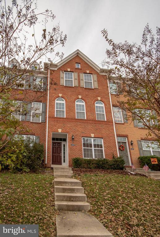 Building Photo - 23119 Sunbury St