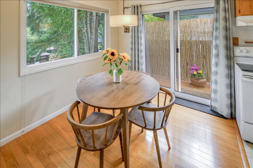 dining nook - 9506 SW 50th Ave