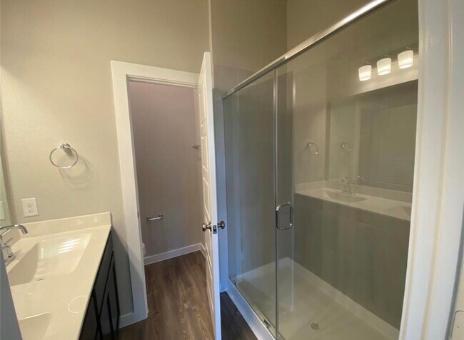 Building Photo - 3119 Spanish Oak Ln