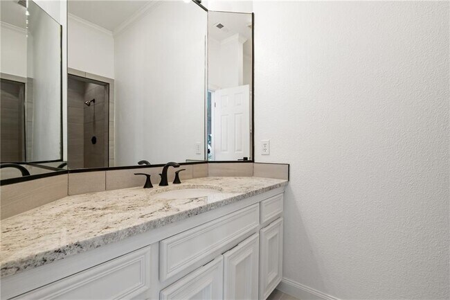 Building Photo - 16018 Fontaine Ave