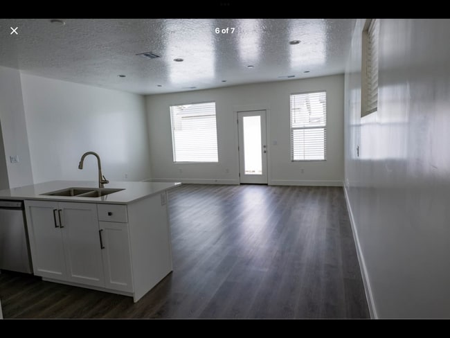 Building Photo - 2383 E Capone Ln