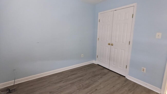 Building Photo - 829 Gallows Ct