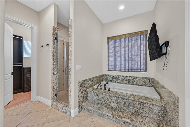 Building Photo - Custom Luxury Home with Strip and Mountain Views!